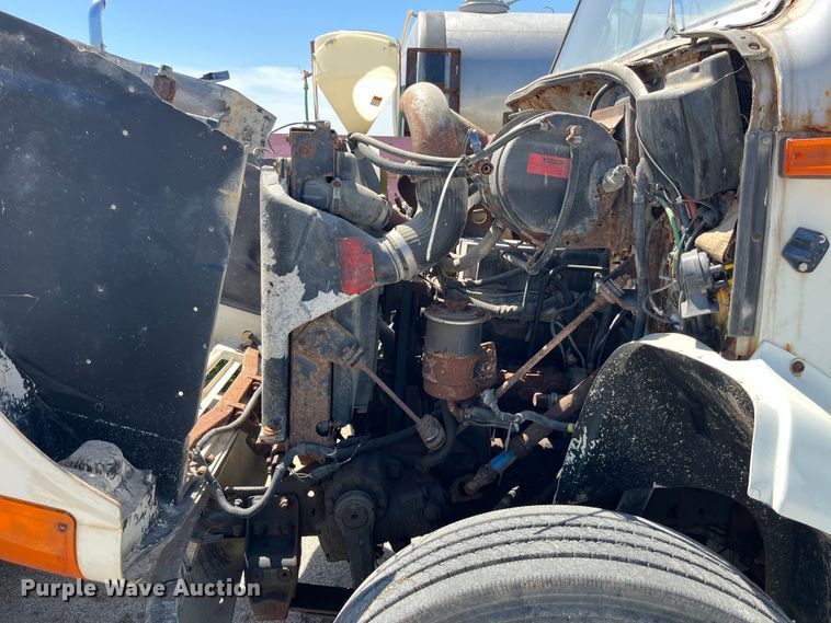 image for item LD9433 1999 International 8100 fertilizer delivery truck