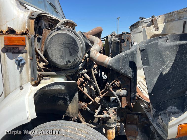 image for item LD9433 1999 International 8100 fertilizer delivery truck