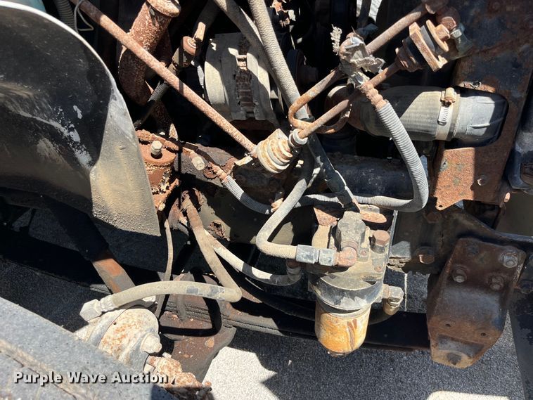 image for item LD9433 1999 International 8100 fertilizer delivery truck