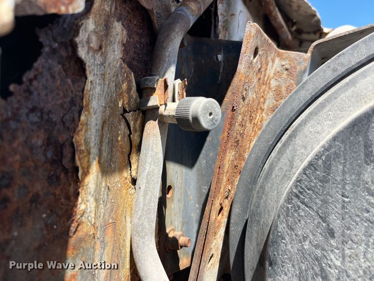 image for item LD9433 1999 International 8100 fertilizer delivery truck