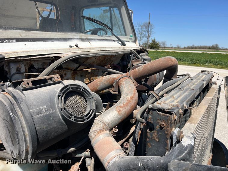 image for item LD9433 1999 International 8100 fertilizer delivery truck