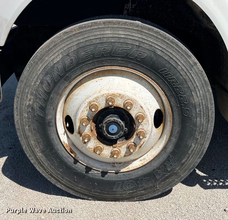 image for item LD9433 1999 International 8100 fertilizer delivery truck