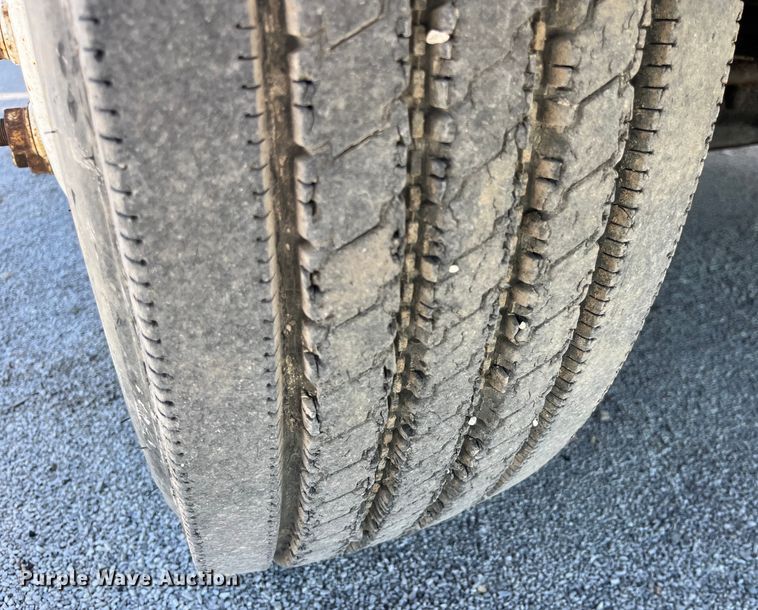 image for item LD9433 1999 International 8100 fertilizer delivery truck