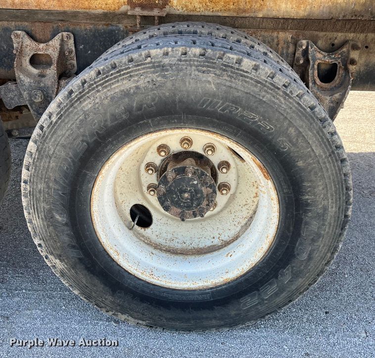 image for item LD9433 1999 International 8100 fertilizer delivery truck