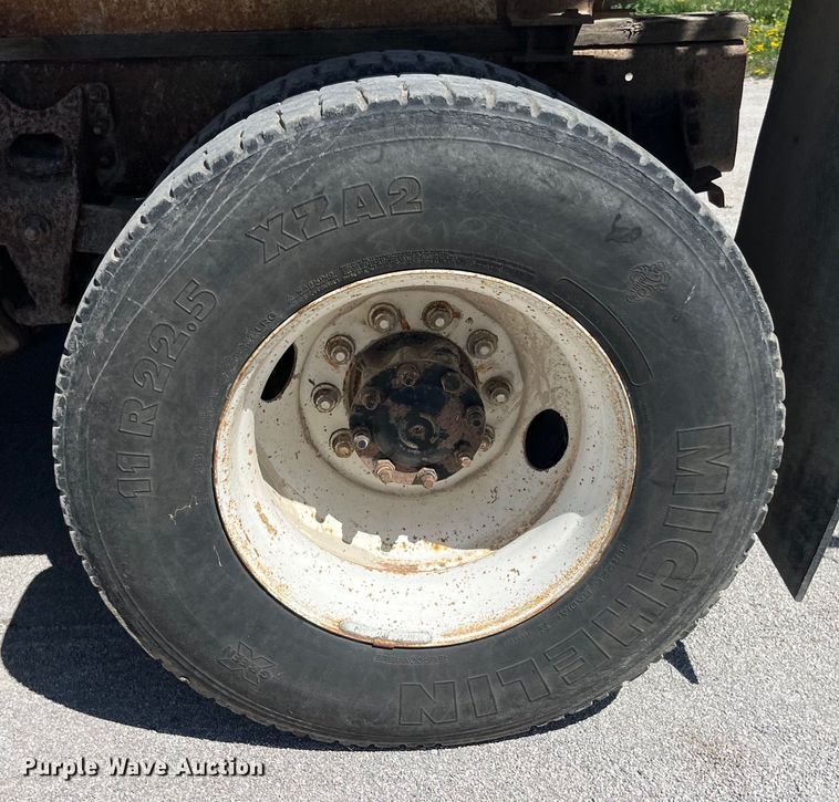 image for item LD9433 1999 International 8100 fertilizer delivery truck