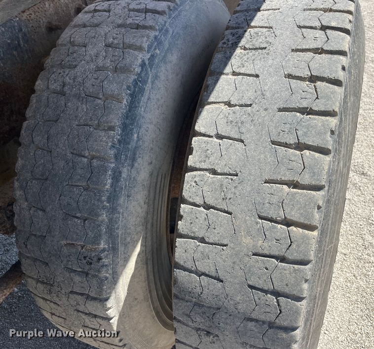 image for item LD9433 1999 International 8100 fertilizer delivery truck