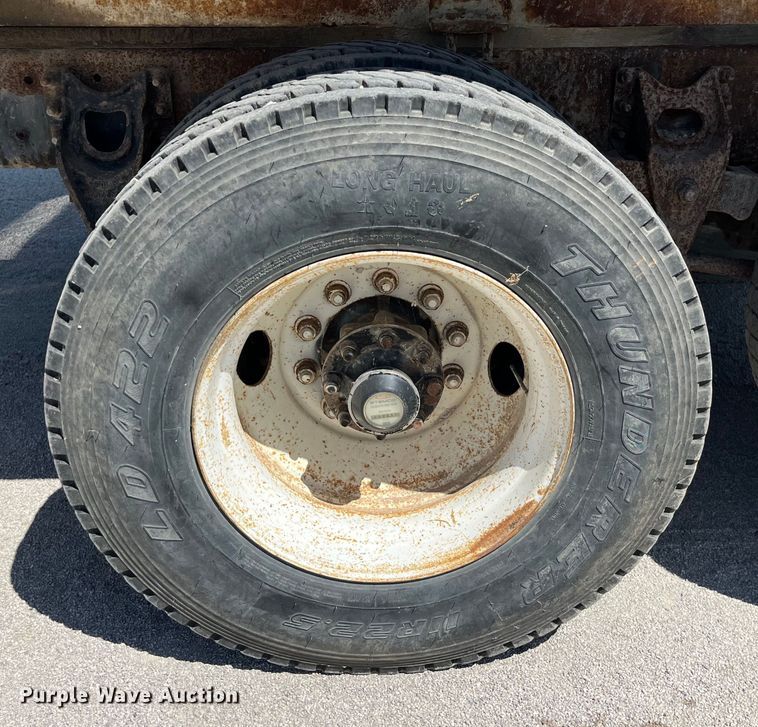 image for item LD9433 1999 International 8100 fertilizer delivery truck