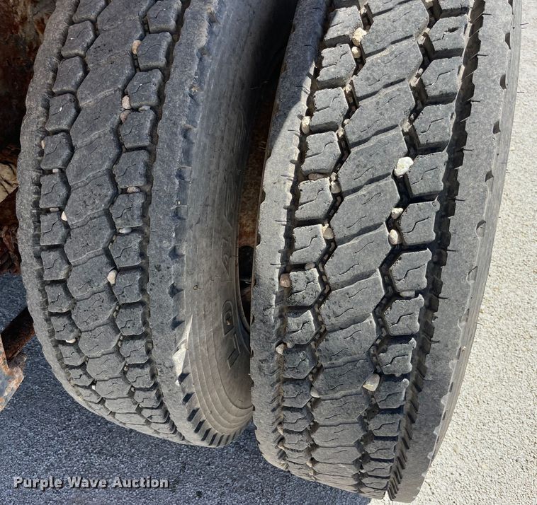 image for item LD9433 1999 International 8100 fertilizer delivery truck