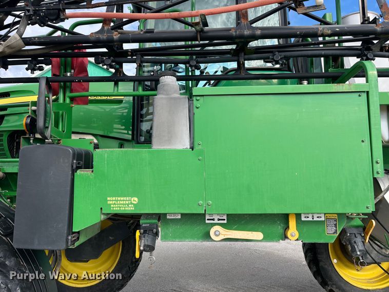 image for item LD9435 2008 John Deere  4730 sprayer