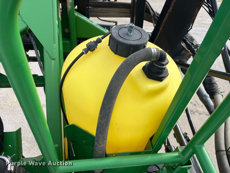 image for item LD9435 2008 John Deere  4730 sprayer