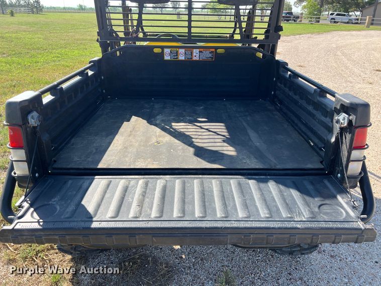 image for item LU9836 2015 John Deere Gator 825E utility vehicle