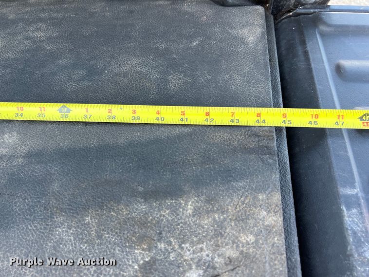 image for item LU9836 2015 John Deere Gator 825E utility vehicle