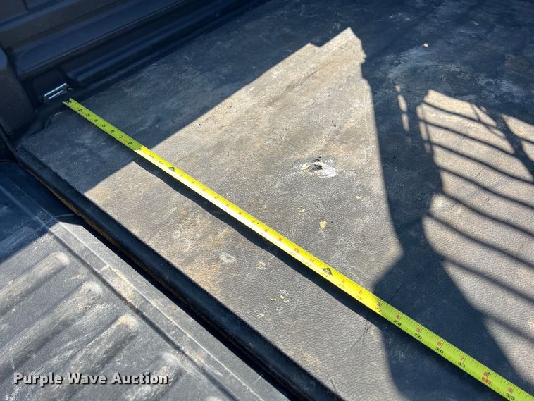 image for item LU9836 2015 John Deere Gator 825E utility vehicle