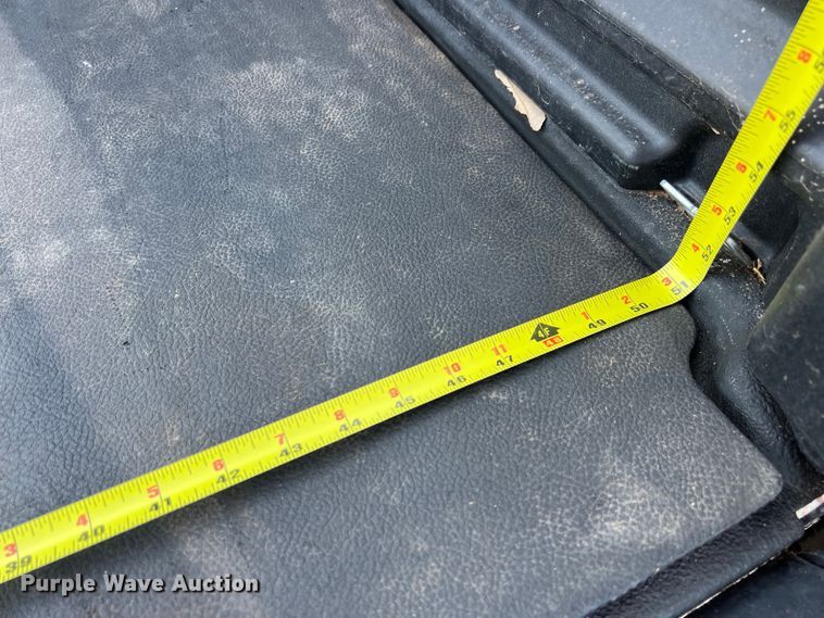 image for item LU9836 2015 John Deere Gator 825E utility vehicle