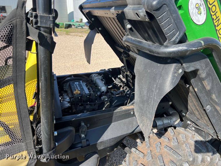 image for item LU9836 2015 John Deere Gator 825E utility vehicle