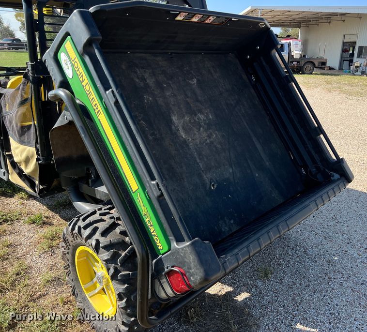 image for item LU9836 2015 John Deere Gator 825E utility vehicle