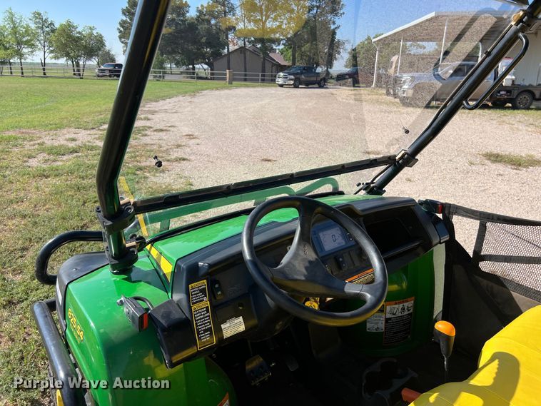 image for item LU9836 2015 John Deere Gator 825E utility vehicle