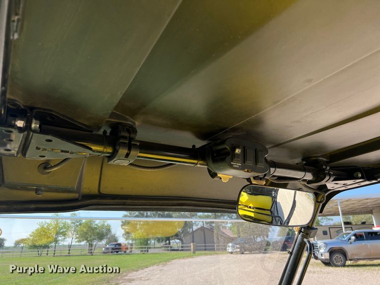 image for item LU9836 2015 John Deere Gator 825E utility vehicle