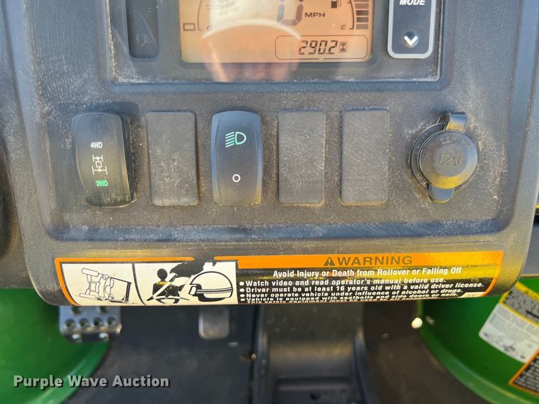 image for item LU9836 2015 John Deere Gator 825E utility vehicle