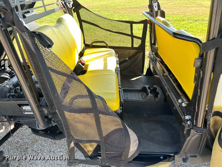 image for item LU9836 2015 John Deere Gator 825E utility vehicle