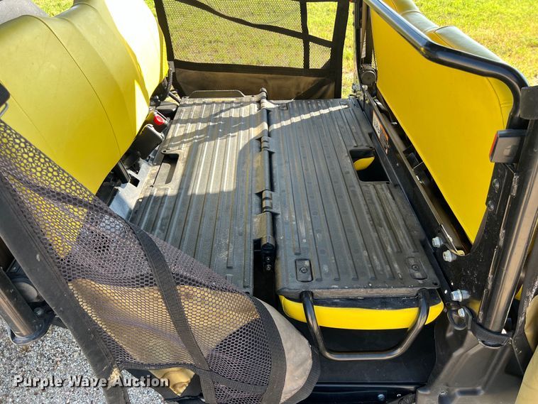 image for item LU9836 2015 John Deere Gator 825E utility vehicle