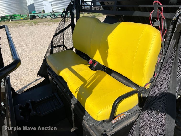 image for item LU9836 2015 John Deere Gator 825E utility vehicle