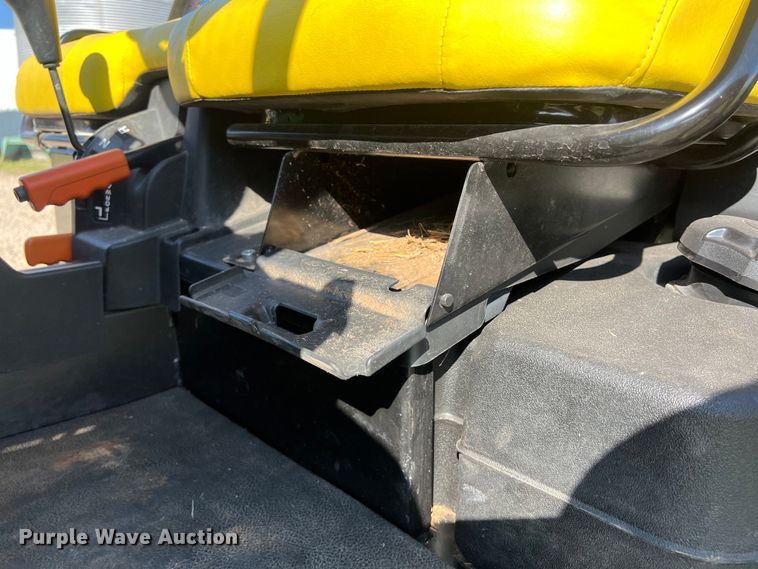 image for item LU9836 2015 John Deere Gator 825E utility vehicle