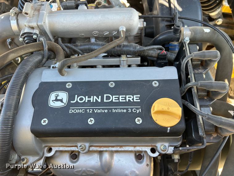 image for item LU9836 2015 John Deere Gator 825E utility vehicle