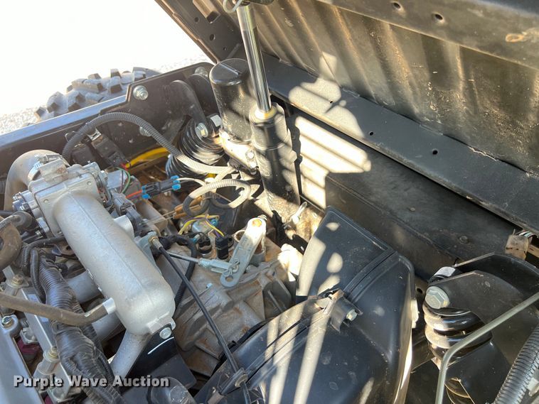 image for item LU9836 2015 John Deere Gator 825E utility vehicle