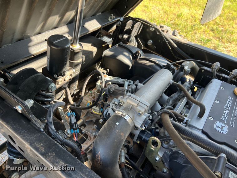 image for item LU9836 2015 John Deere Gator 825E utility vehicle