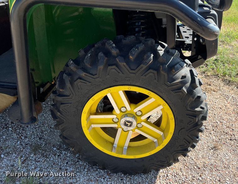 image for item LU9836 2015 John Deere Gator 825E utility vehicle