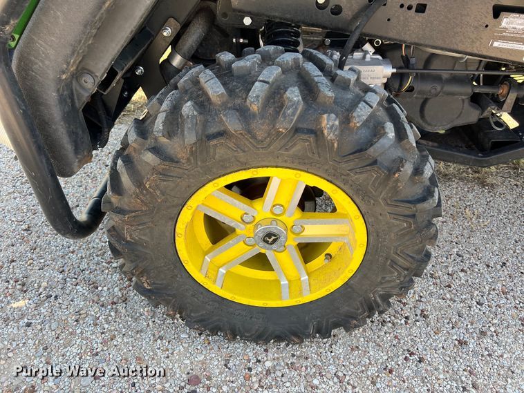 image for item LU9836 2015 John Deere Gator 825E utility vehicle