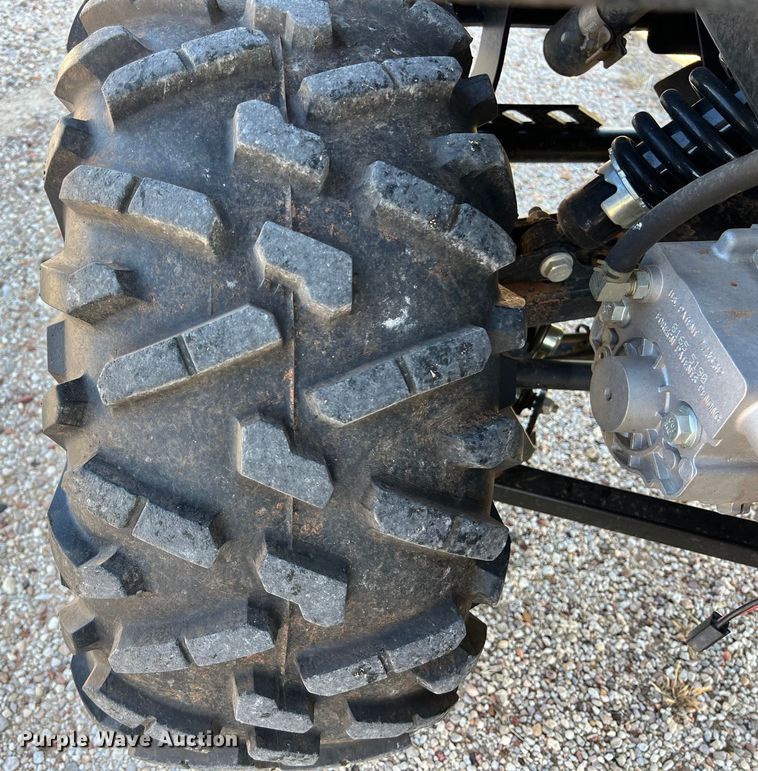 image for item LU9836 2015 John Deere Gator 825E utility vehicle