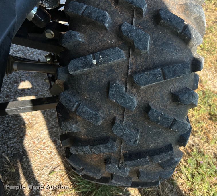 image for item LU9836 2015 John Deere Gator 825E utility vehicle