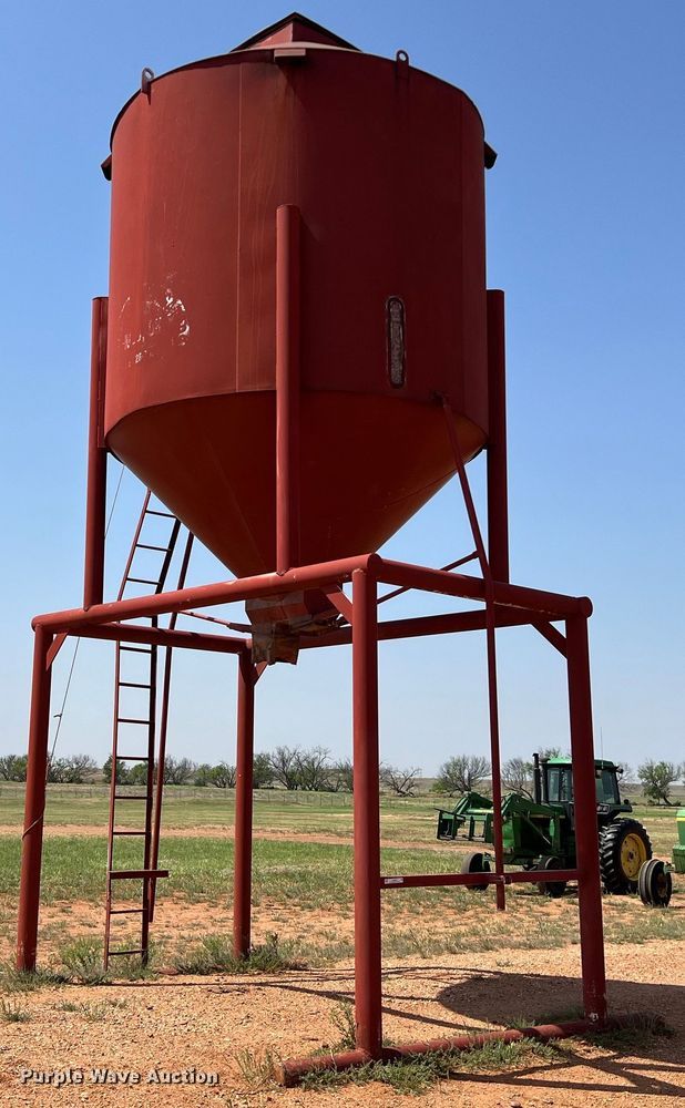 image for item LU9838 Feed storage bin