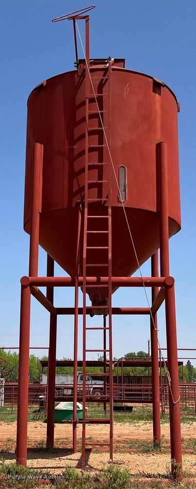 image for item LU9838 Feed storage bin