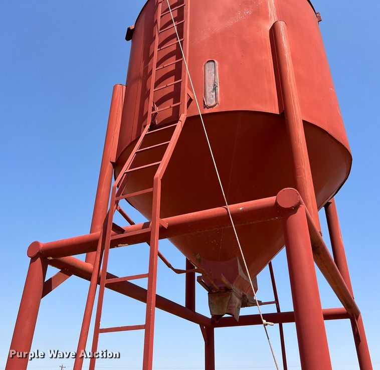 image for item LU9838 Feed storage bin