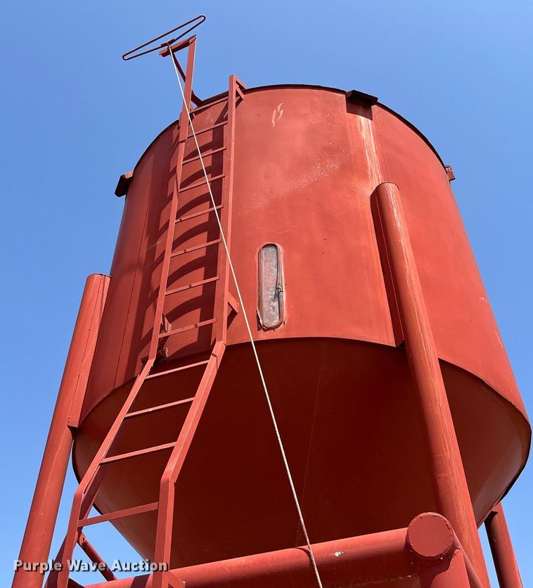 image for item LU9838 Feed storage bin