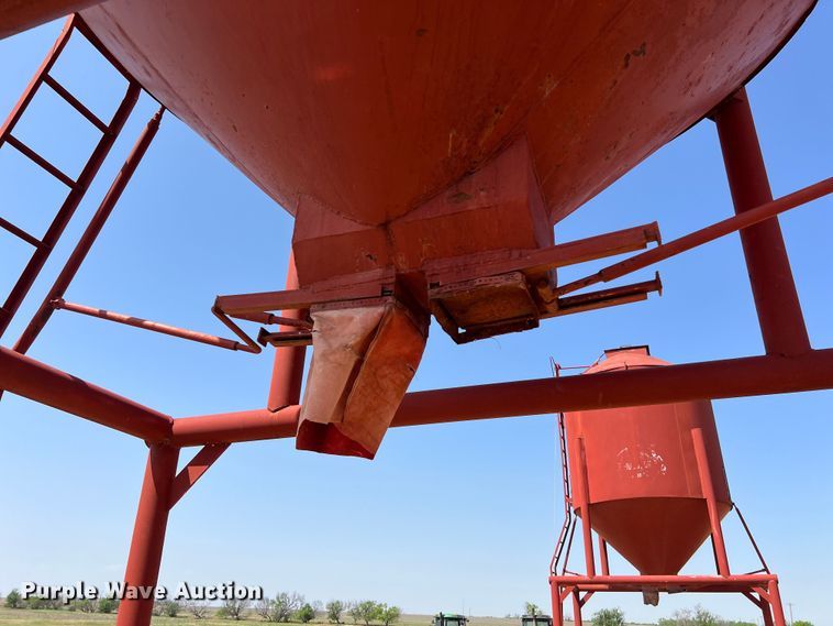 image for item LU9839 Feed storage bin