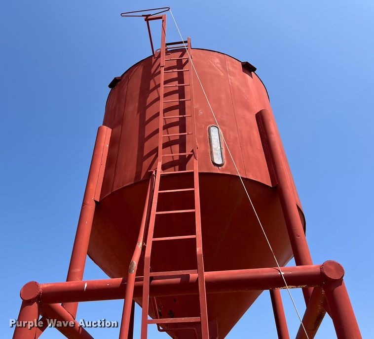 image for item LU9839 Feed storage bin