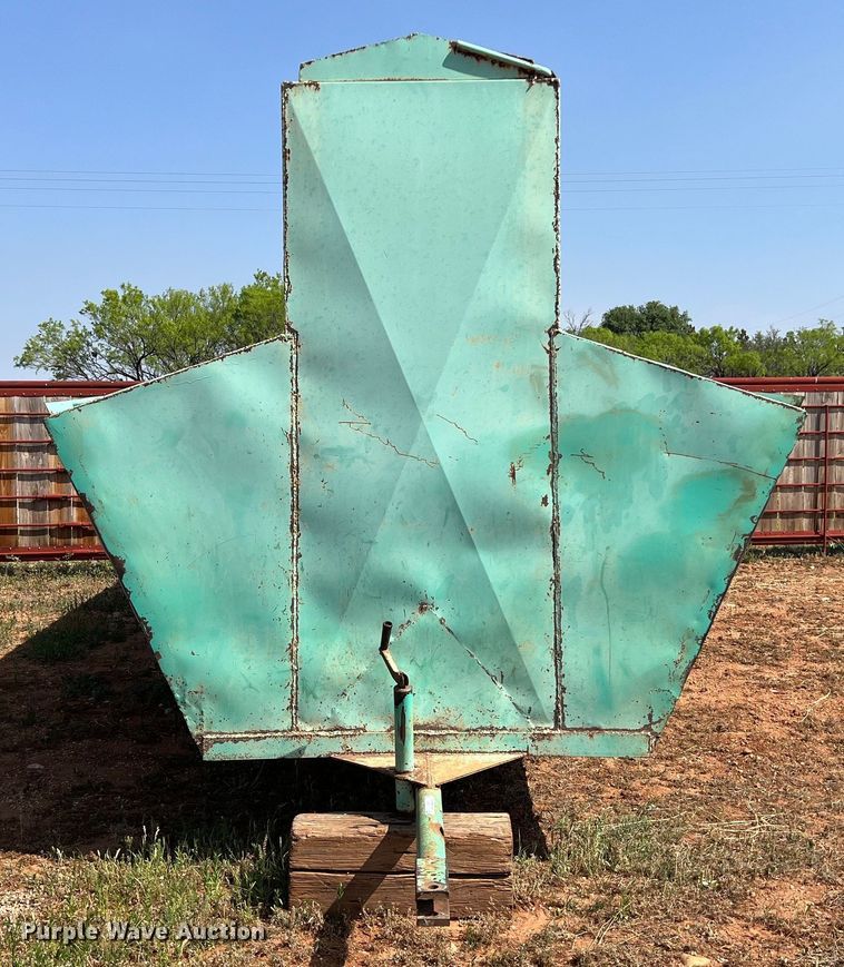 image for item LU9840 Creep feeder