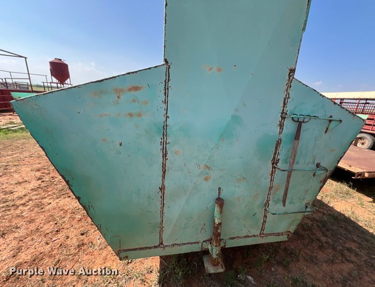 image for item LU9840 Creep feeder