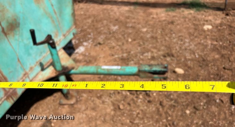 image for item LU9841 Creep feeder