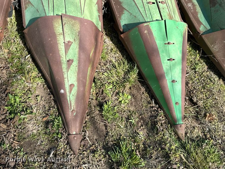 image for item ND9190 John Deere 653A all-crop head