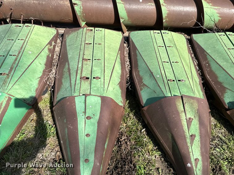 image for item ND9190 John Deere 653A all-crop head