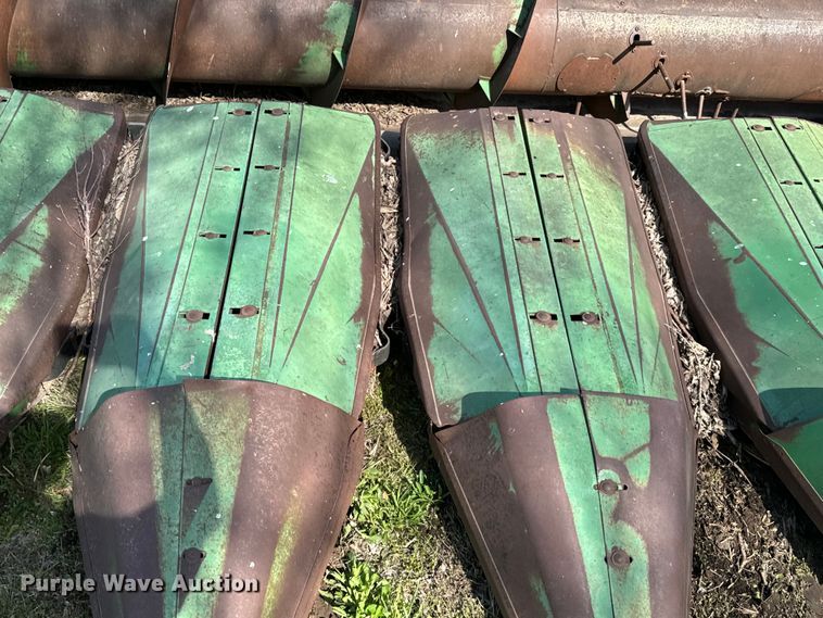 image for item ND9190 John Deere 653A all-crop head