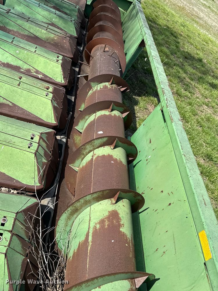 image for item ND9190 John Deere 653A all-crop head