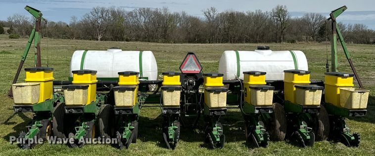 image for item ND9197 John Deere 7200 planter