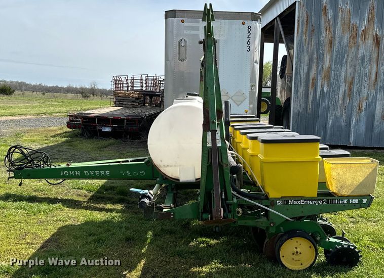 image for item ND9197 John Deere 7200 planter