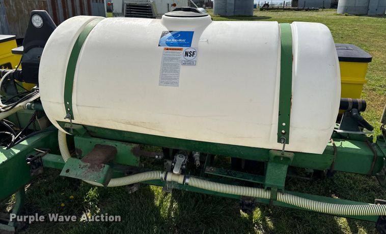 image for item ND9197 John Deere 7200 planter